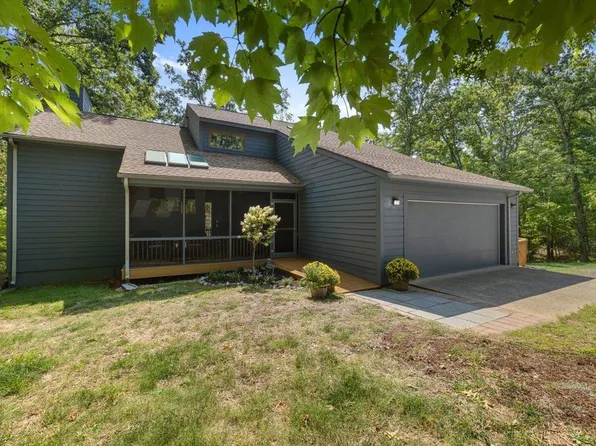 552 Chinquapin Dr, Lyndhurst, VA 22952