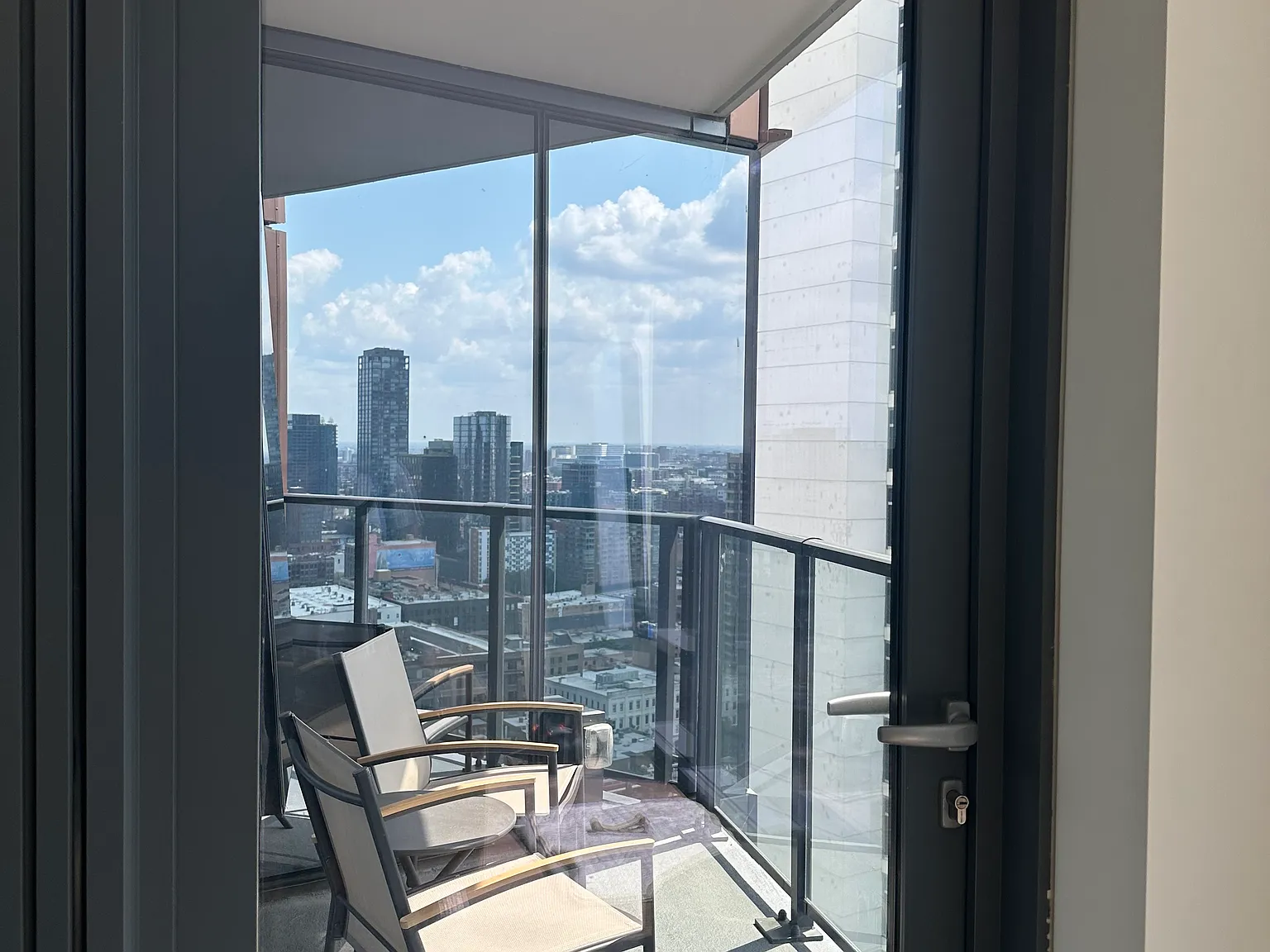 1 bed, 690 sqft, $3,199 — Photo 4