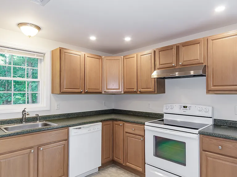 4 Jessica Ln #4A — Photo 10