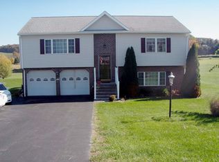 2237 Stoverstown Rd, Spring Grove, PA 17362