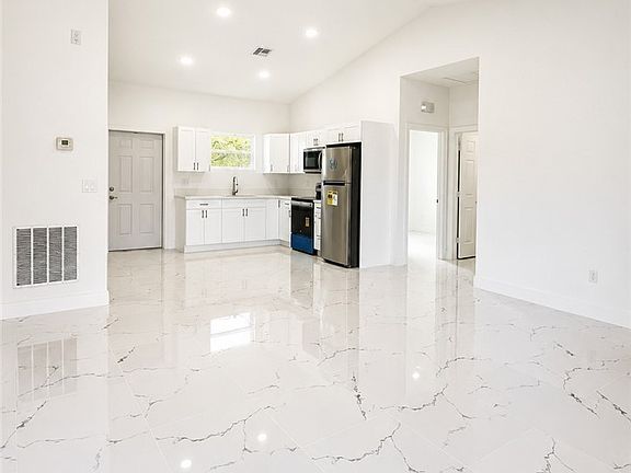 3rd image of 156 Carousel Ave