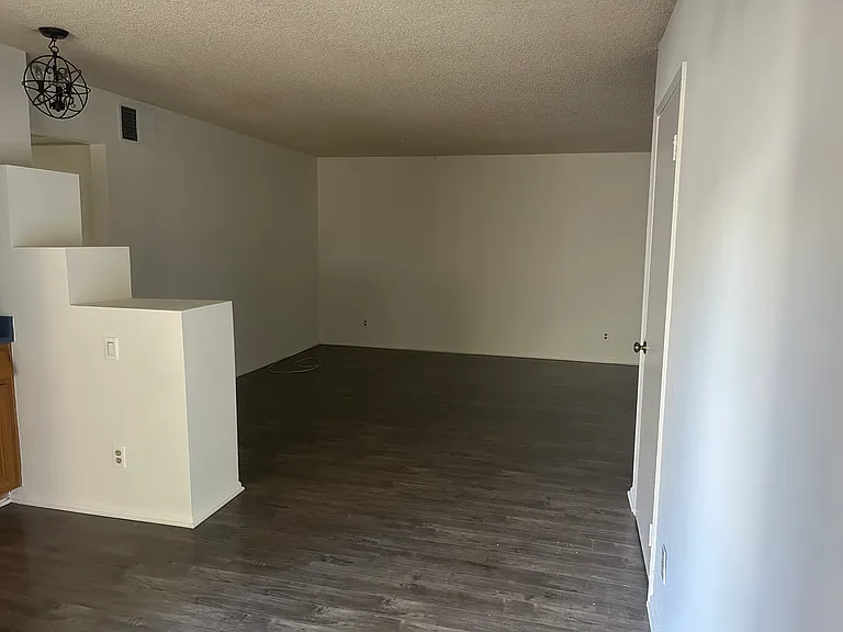 12701 Moorpark St #107 — Photo 6