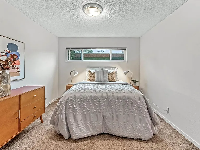 389 Somerset Rd #4 — Photo 3