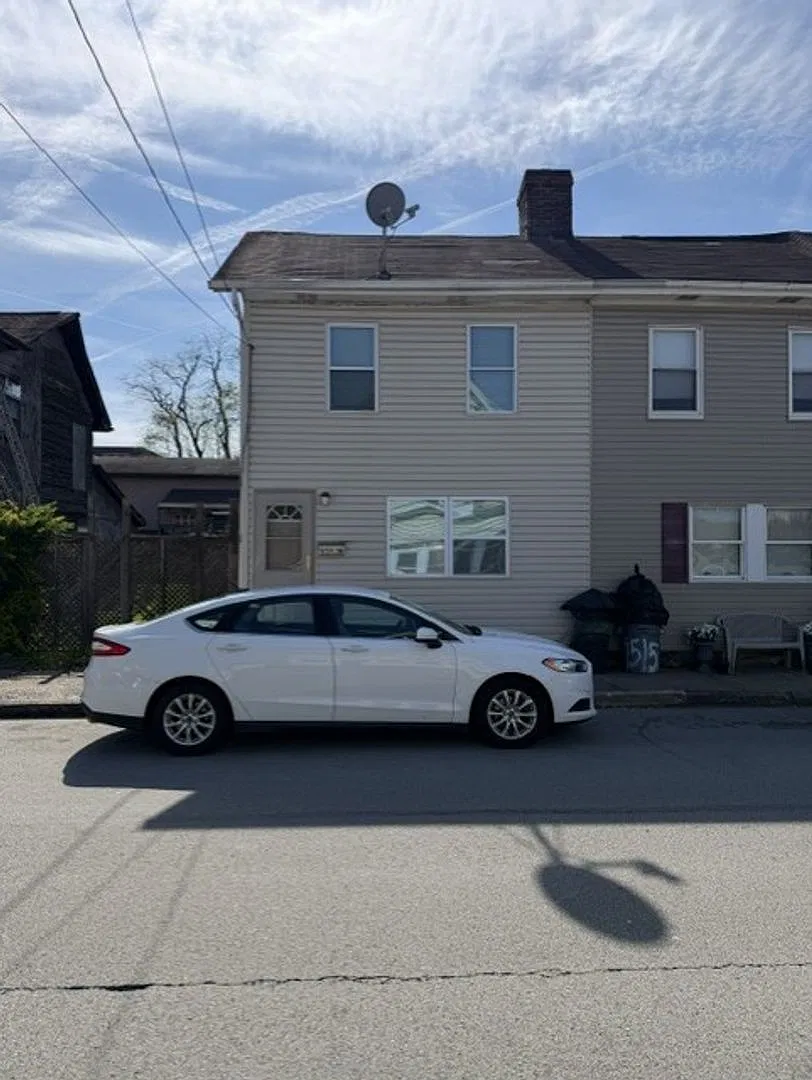 Town house — Photo 1
