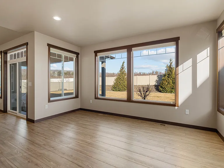 755 S Perry Ave — Photo 11