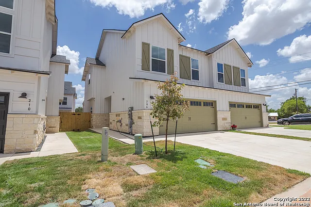 206 Topaz #1502 — Photo 32