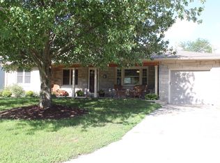 1414 Cambridge Dr, Champaign, IL 61821