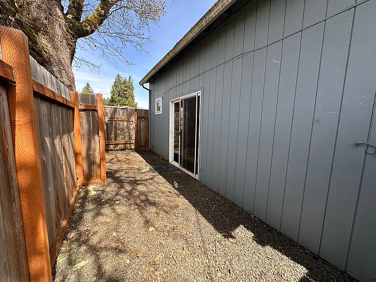 24966 Dunham Ave — Photo 13