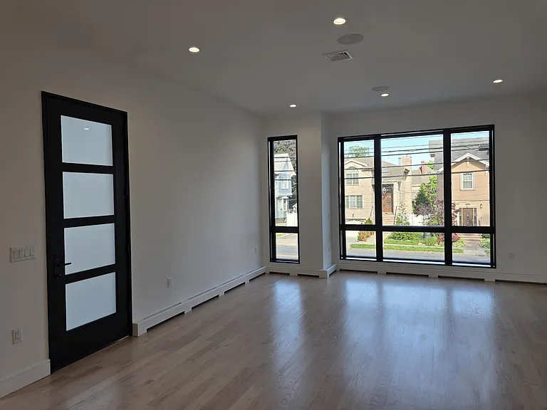 1047B Anderson Ave — Photo 27