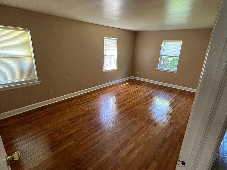 112 Meredith St — Photo 13