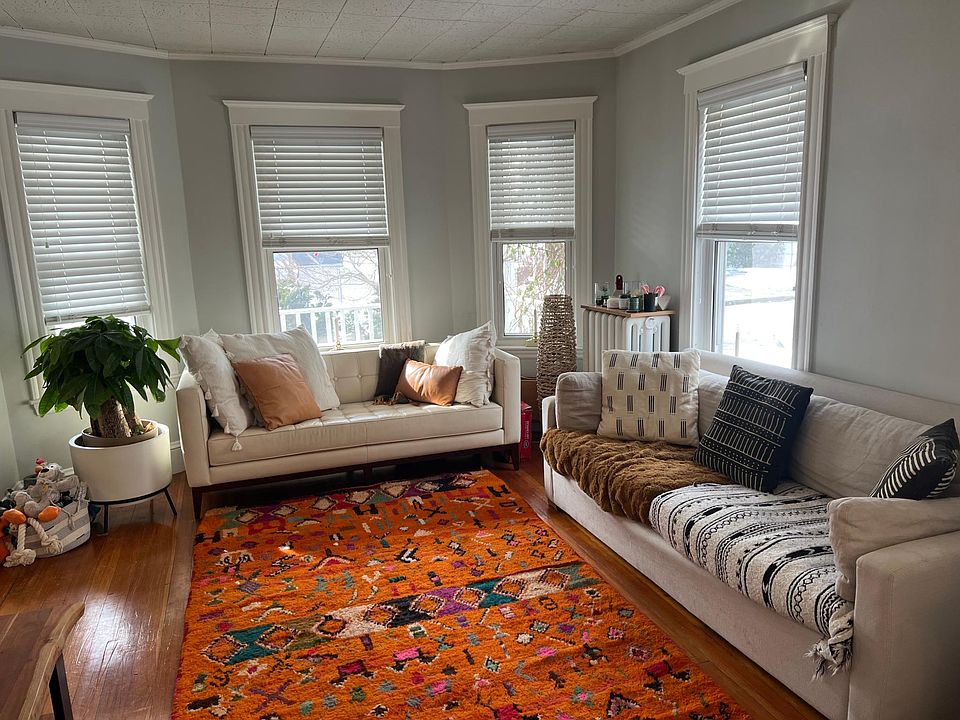 1st image of 70 Wren St #1