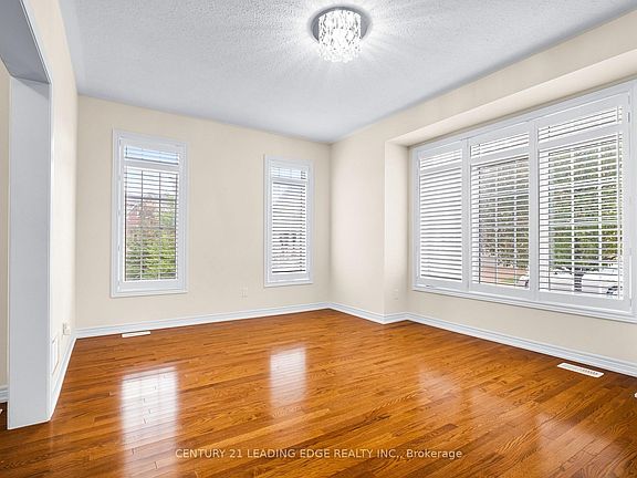 3rd image of 35 Lobelia St