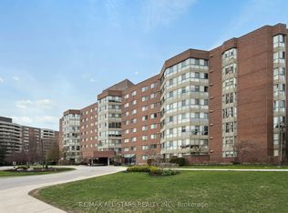 5 Weldrick Rd W #506, Richmond Hill, ON L4C 8S9