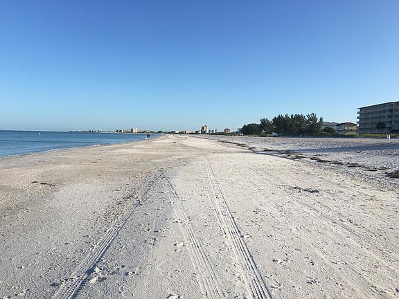 Beautiful Treasure Island beach never crowded