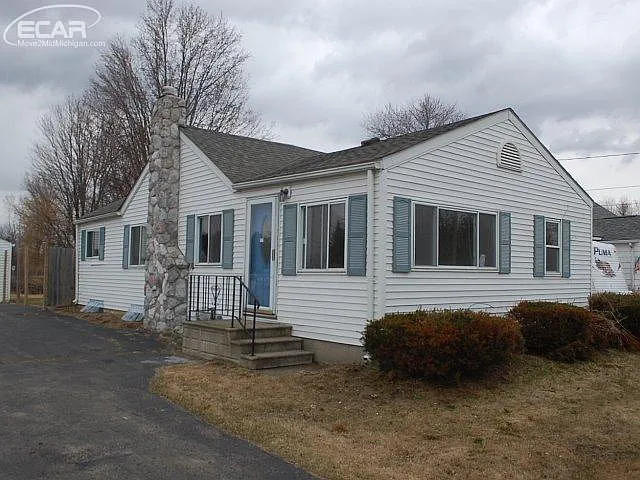 1492 W Stanley Rd photo 1