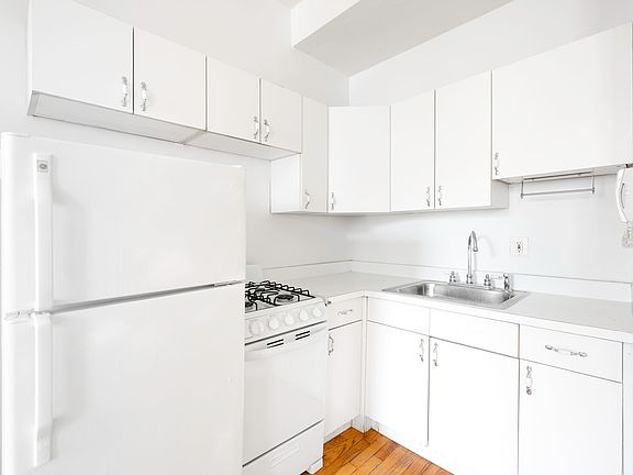 3rd image of 212 W 82nd St APT 5A
