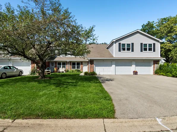 45 Willow Cir, Cary, IL 60013