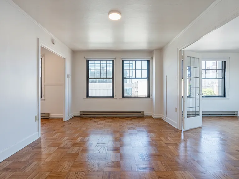Comfortable Urban Living in a Classic Brick Building Near UW & Light Rail — Photo 46