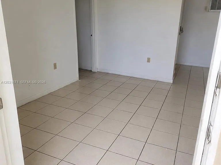 8935 SW 28th St #8935 — Photo 6