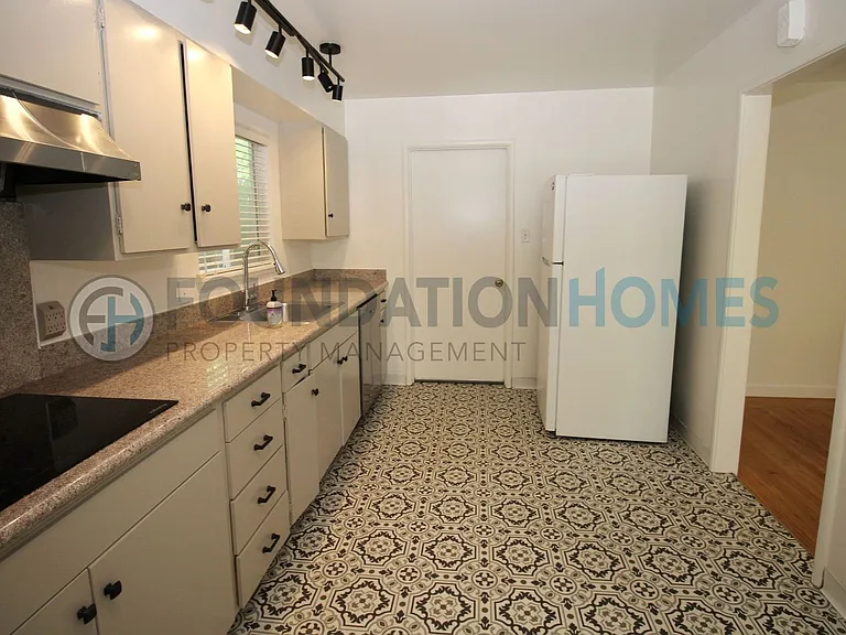128 McAllister Ave — Photo 6