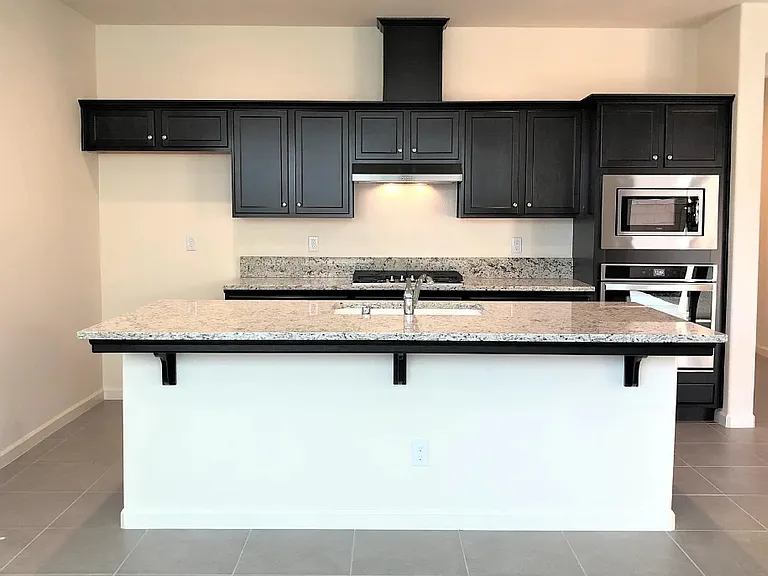 2569 Mustang Dr — Photo 3