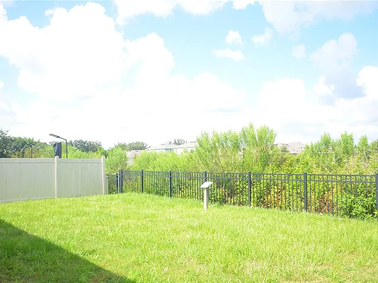 511 Noble Ave — Photo 19
