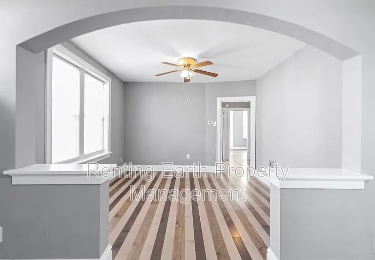3868 Meramec St #2F — Photo 4