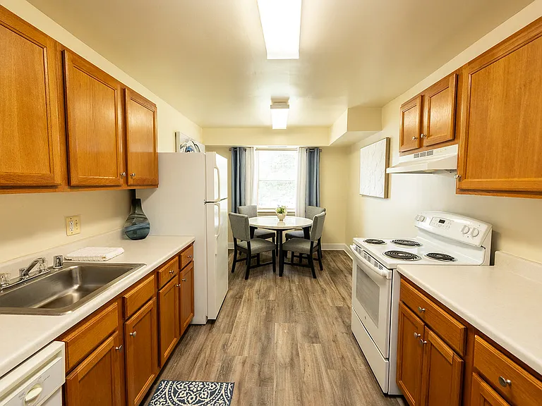 Woodridge Apartments — Photo 3