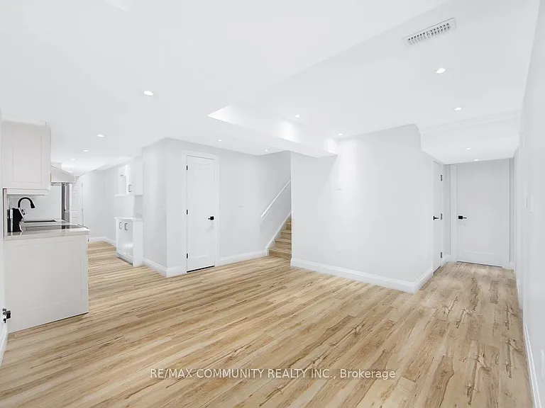 2447 Moonlight Cres #BASEMENT — Photo 4