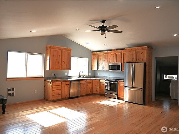 4th image of 81 Rose Valley RD