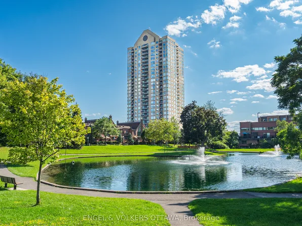 545 Saint Laurent Blvd #205, Ottawa, ON K1K 4H9