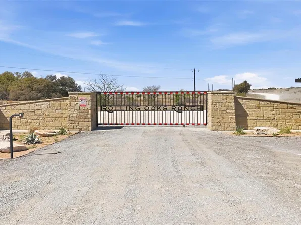 300 W Oak Ave, Comanche, TX 76442