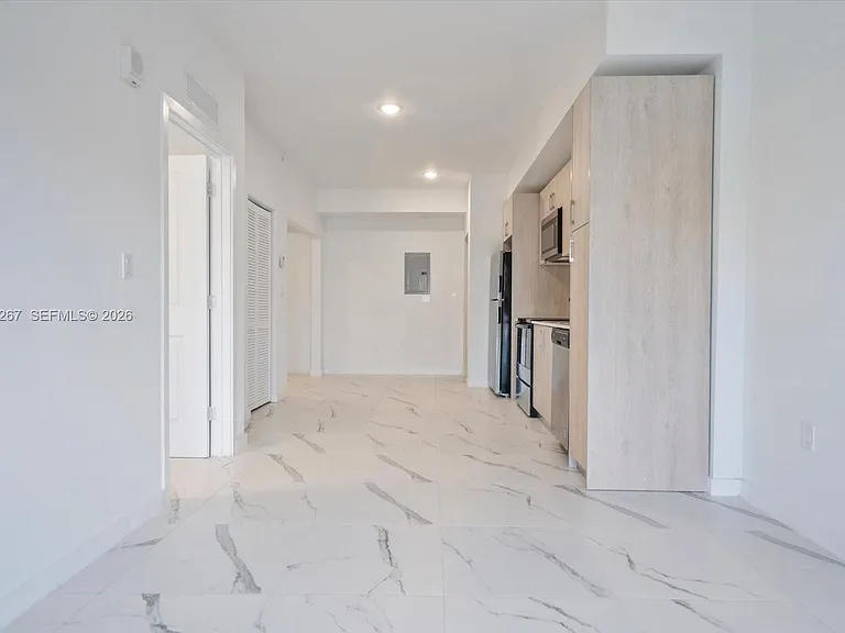 420 SW 7th Ave #204 — Photo 7