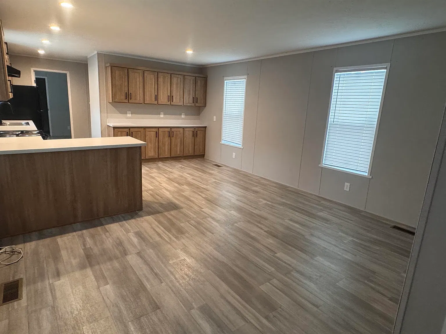 2 bed, 2.0 bath, 896 sqft, $1,295 — Photo 2