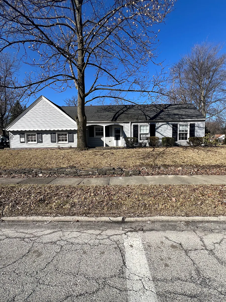 Building Photo - 1890 Sagamore Dr