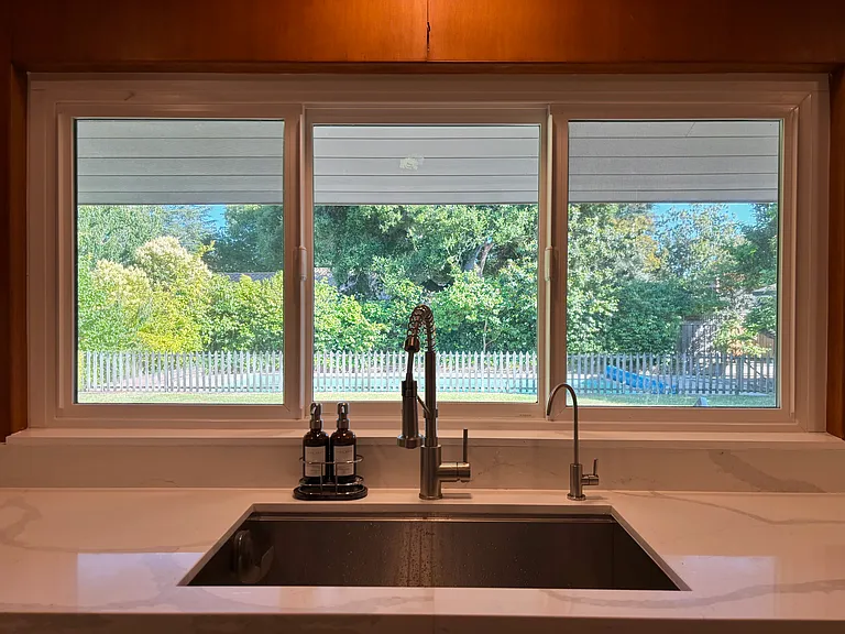 1558 Edgewood Dr — Photo 11