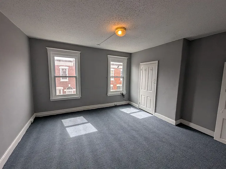 1629 W Juniata St — Photo 4