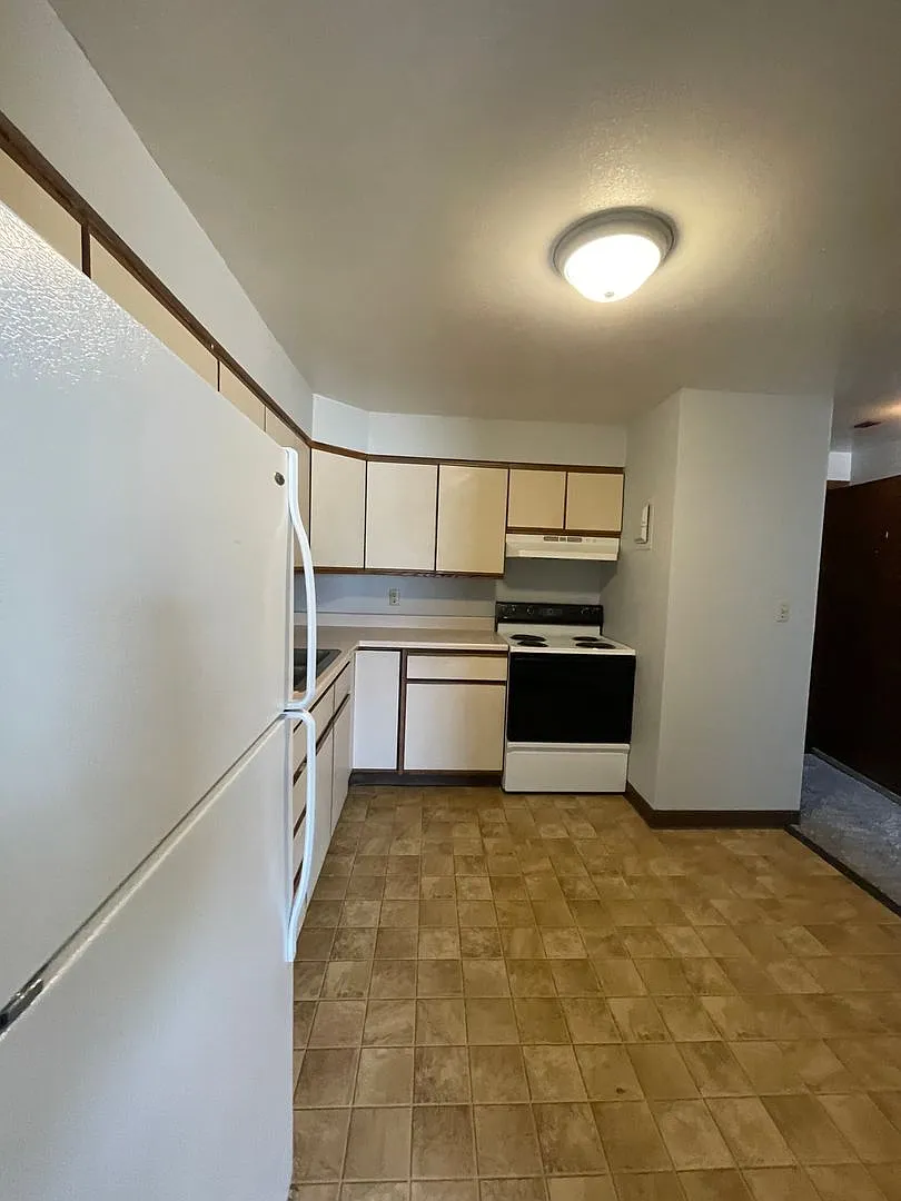 Murray Apartments — Photo 4