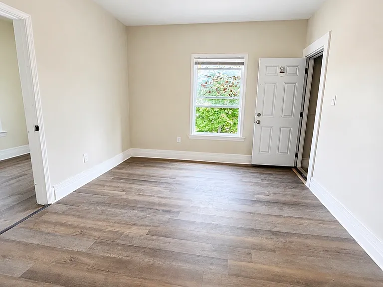 5203 25th St — Photo 3