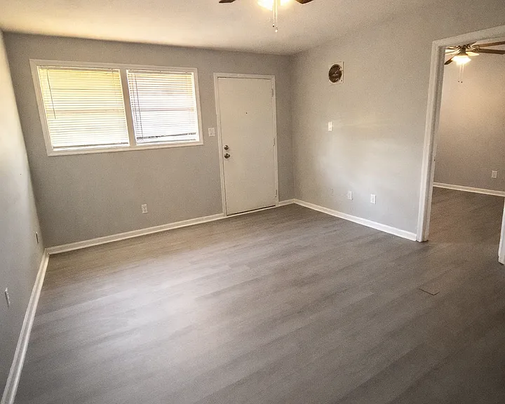 615 Cedarwood Dr — Photo 3