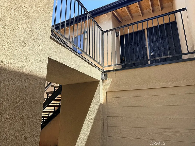 988 Valencia St #6 — Photo 4