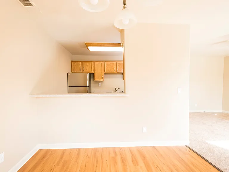 Lincoln Gardens Apartments — Photo 21