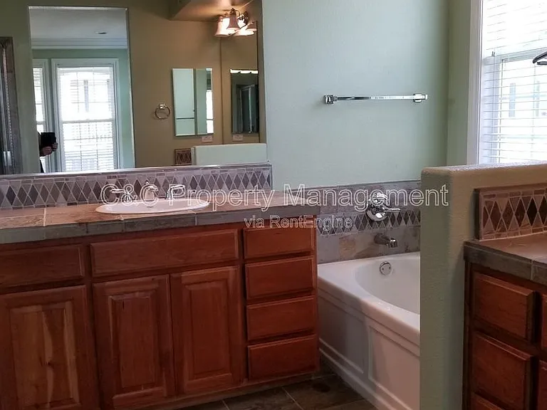 3687 Whitworth Dr — Photo 8