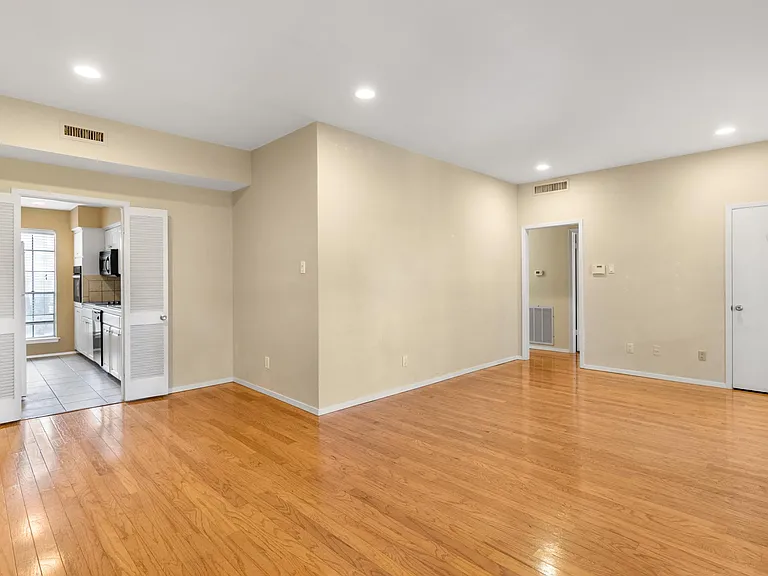 6011 E University Blvd #247 — Photo 6