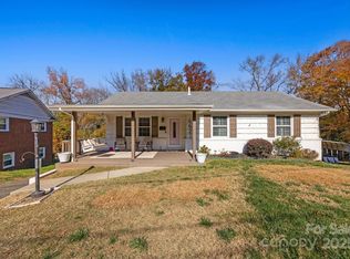 6621 Starcrest Dr, Charlotte, NC 28210