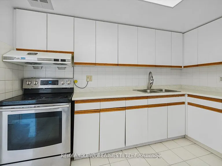 225 Bamburgh Cir #511 — Photo 5