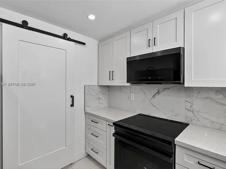 413 SW 5th Ave — Photo 14