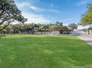 501 El Portal Dr, Hollywood Park, TX 78232