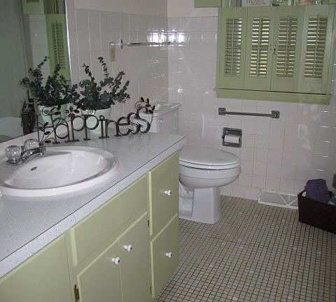full hall bathroom