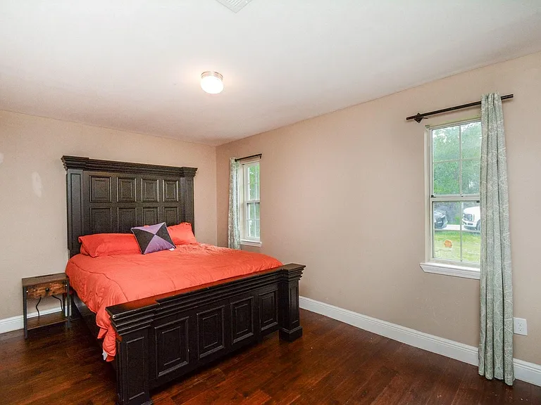 1402 Chestnut Ridge Rd — Photo 4